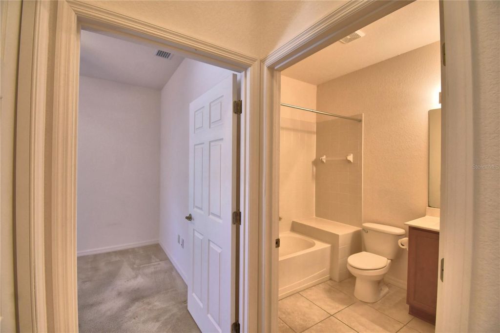 Image 20 of property listing at 1507 VIENNA SQUARE DRIVE, Winter Haven, FL 33884