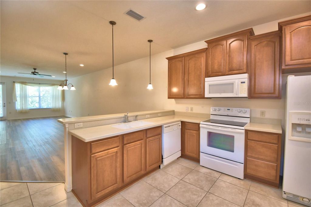 Image 6 of property listing at 1507 VIENNA SQUARE DRIVE, Winter Haven, FL 33884
