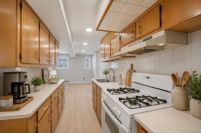 4158 Baychester Avenue, Bronx, NY 10466