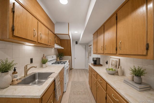 4158 Baychester Avenue, Bronx, NY 10466