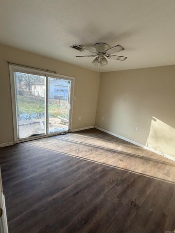 106 S 15th Avenue, Paragould, AR 72450