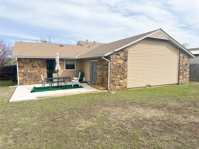 462 E 136th Place, Glenpool, OK 74033