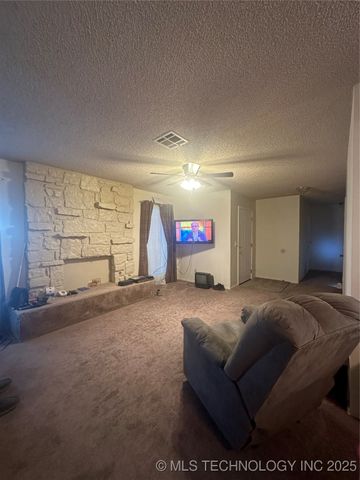 462 E 136th Place, Glenpool, OK 74033