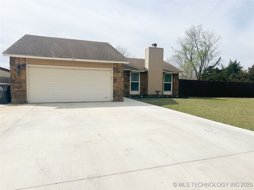 462 E 136th Place, Glenpool, OK 74033