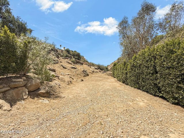 7368 Santa Susana Pass Road, Simi Valley, CA 93063