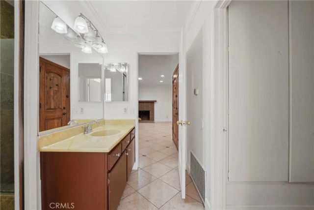 937 N Greenpark, Covina, CA 91724