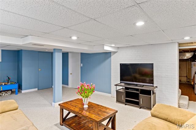 920 Chelsea Avenue, Glendale, MO 63122