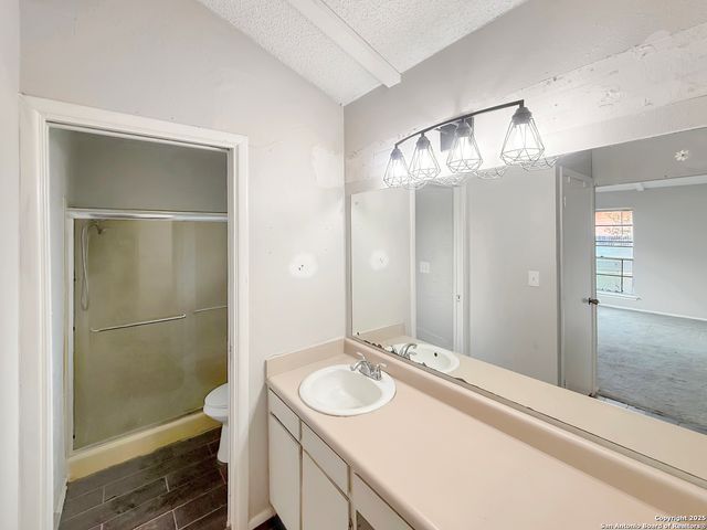 6530 Robin FRST, San Antonio, TX 78239