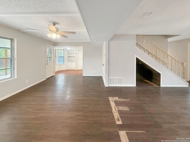 6530 Robin FRST, San Antonio, TX 78239