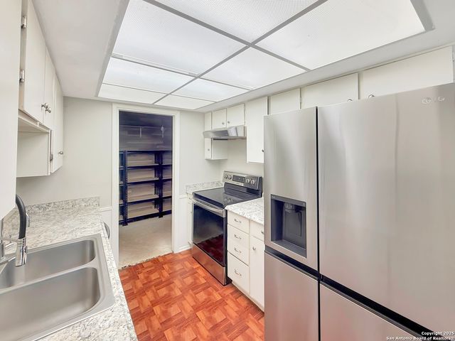 6530 Robin FRST, San Antonio, TX 78239