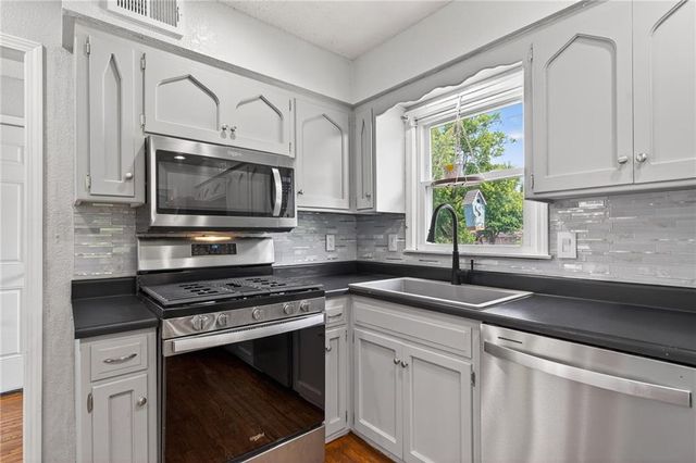 600 N Park Drive, Belton, MO 64012