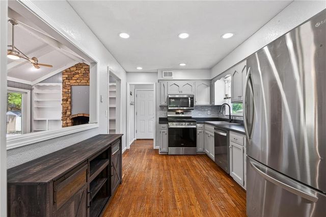 600 N Park Drive, Belton, MO 64012
