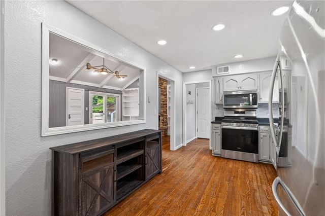 600 N Park Drive, Belton, MO 64012