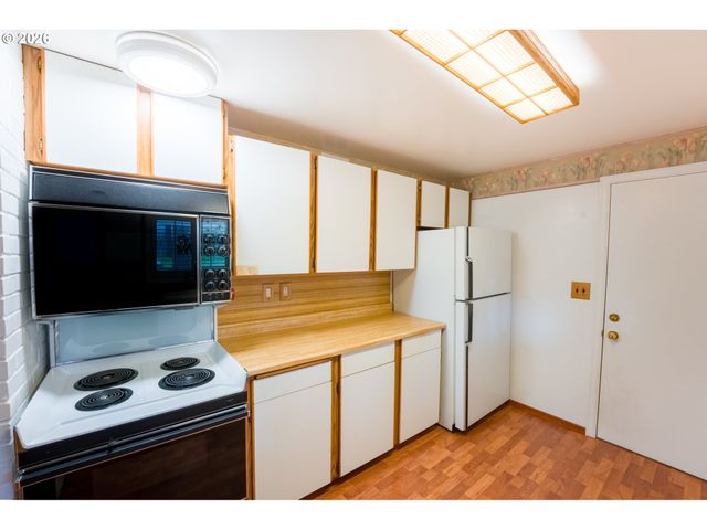 13039 Ne SCHUYLER St, Portland, OR 97230