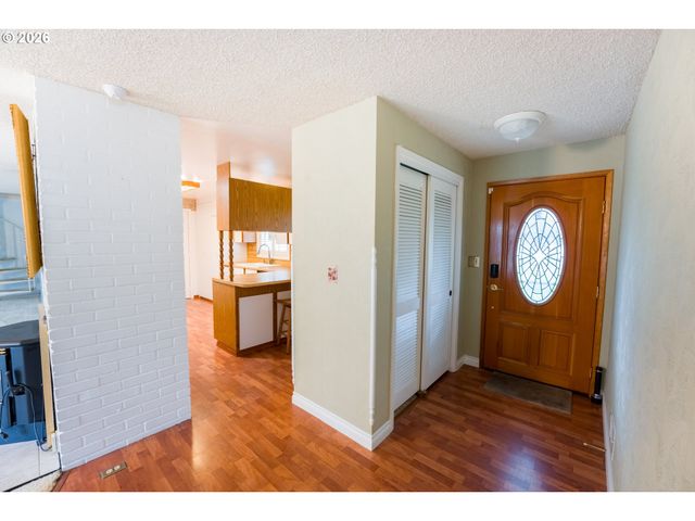 13039 Ne SCHUYLER St, Portland, OR 97230