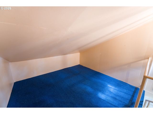 13039 Ne SCHUYLER St, Portland, OR 97230