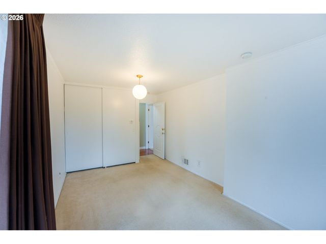 13039 Ne SCHUYLER St, Portland, OR 97230