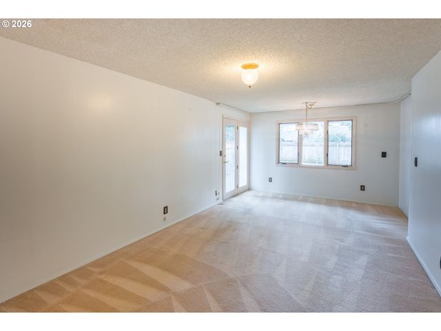 13039 Ne SCHUYLER St, Portland, OR 97230