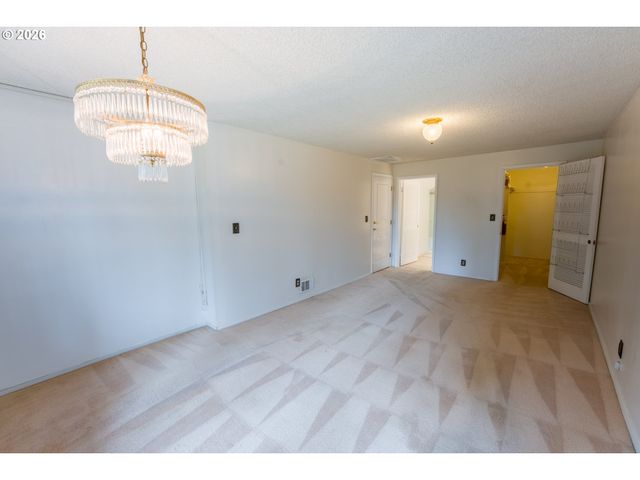 13039 Ne SCHUYLER St, Portland, OR 97230