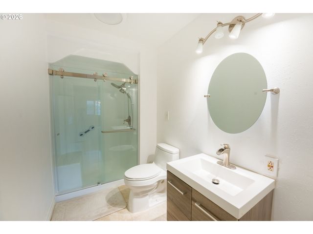 13039 Ne SCHUYLER St, Portland, OR 97230