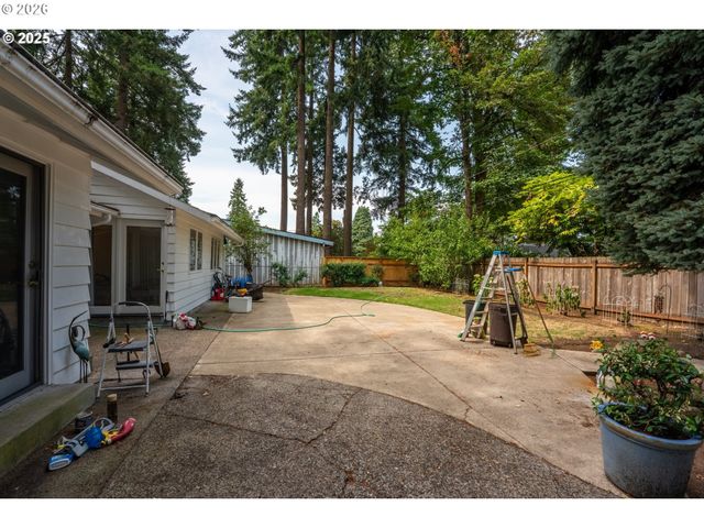 13039 Ne SCHUYLER St, Portland, OR 97230