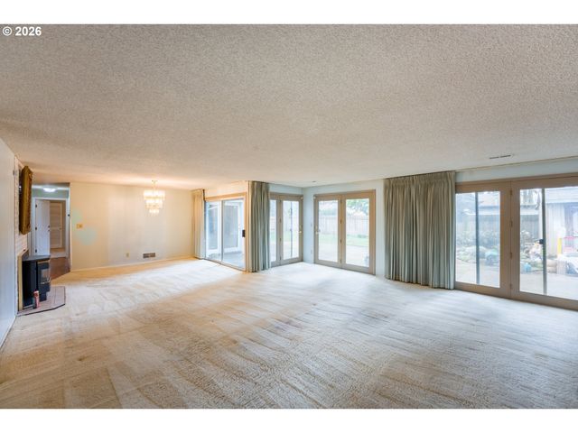 13039 Ne SCHUYLER St, Portland, OR 97230