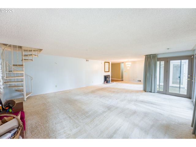 13039 Ne SCHUYLER St, Portland, OR 97230