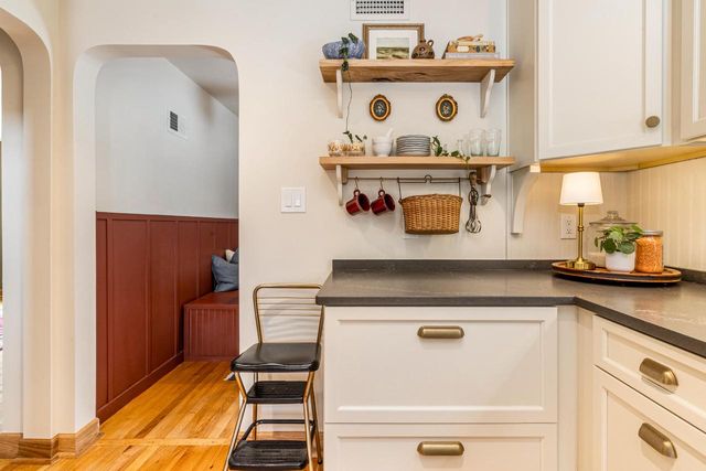 8324 Gridley AVENUE, Wauwatosa, WI 53213