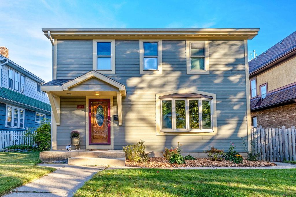 8324 Gridley AVENUE, Wauwatosa, WI 53213