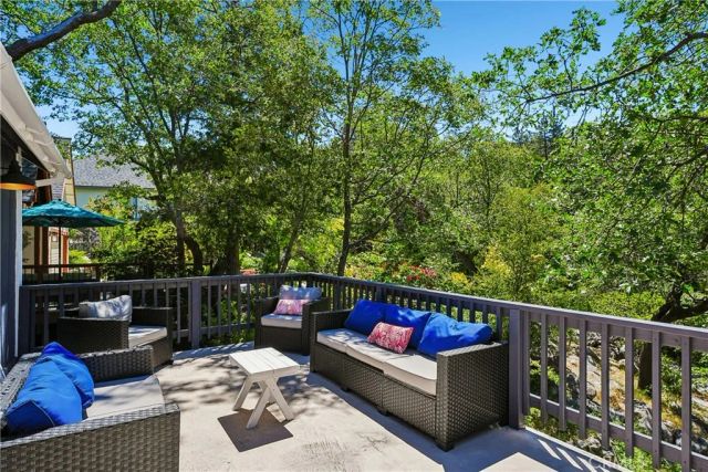 28833 Manitoba Drive, Lake Arrowhead, CA 92352