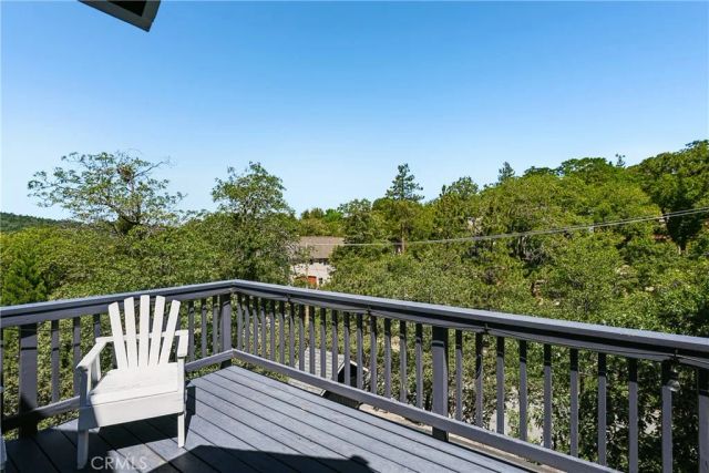 28833 Manitoba Drive, Lake Arrowhead, CA 92352