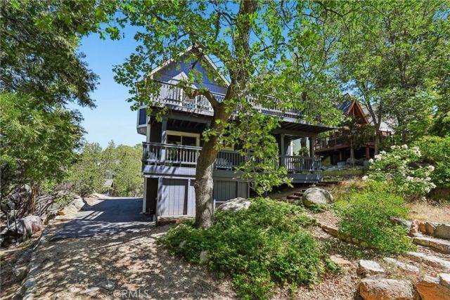 28833 Manitoba Drive, Lake Arrowhead, CA 92352