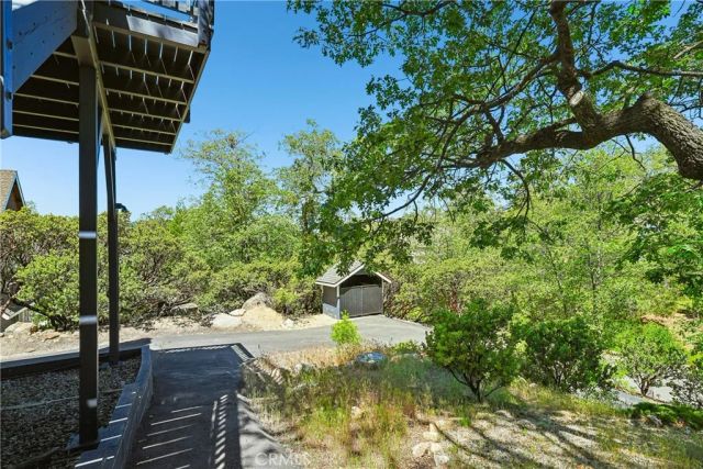 28833 Manitoba Drive, Lake Arrowhead, CA 92352