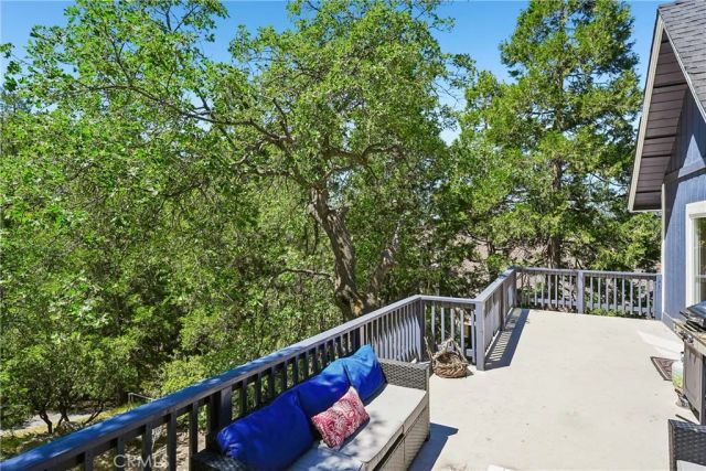 28833 Manitoba Drive, Lake Arrowhead, CA 92352