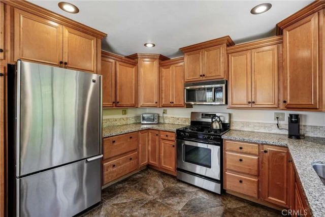 28833 Manitoba Drive, Lake Arrowhead, CA 92352