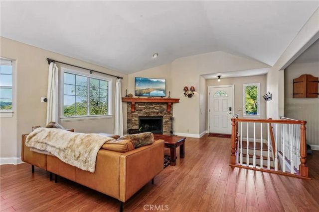 28833 Manitoba Drive, Lake Arrowhead, CA 92352