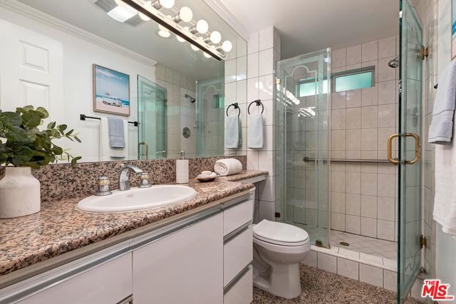 611 9th Street 2, Santa Monica, CA 90402