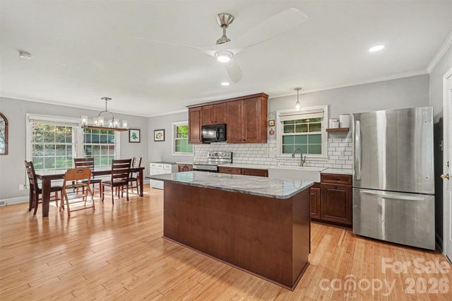 6910 Wrentree Drive, Charlotte, NC 28210