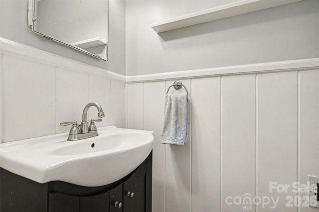 6910 Wrentree Drive, Charlotte, NC 28210