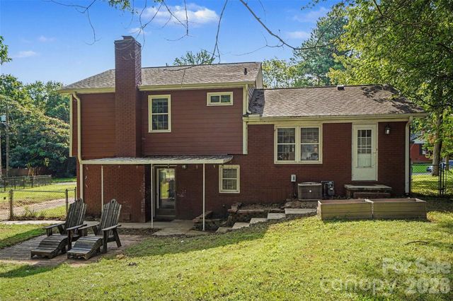 6910 Wrentree Drive, Charlotte, NC 28210
