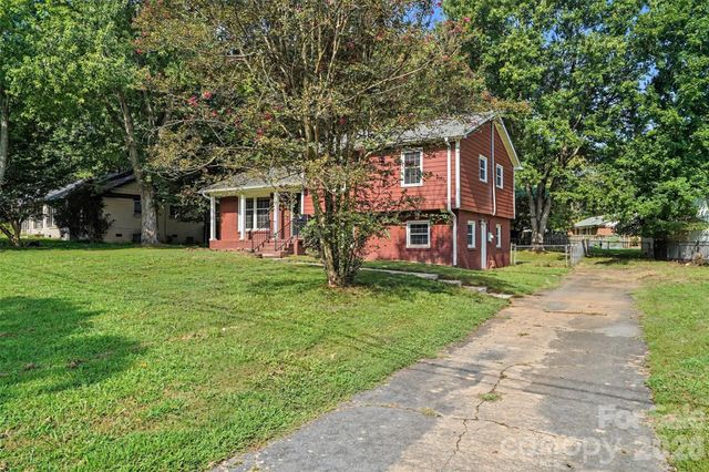 6910 Wrentree Drive, Charlotte, NC 28210