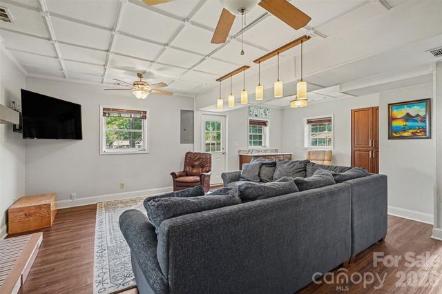 6910 Wrentree Drive, Charlotte, NC 28210