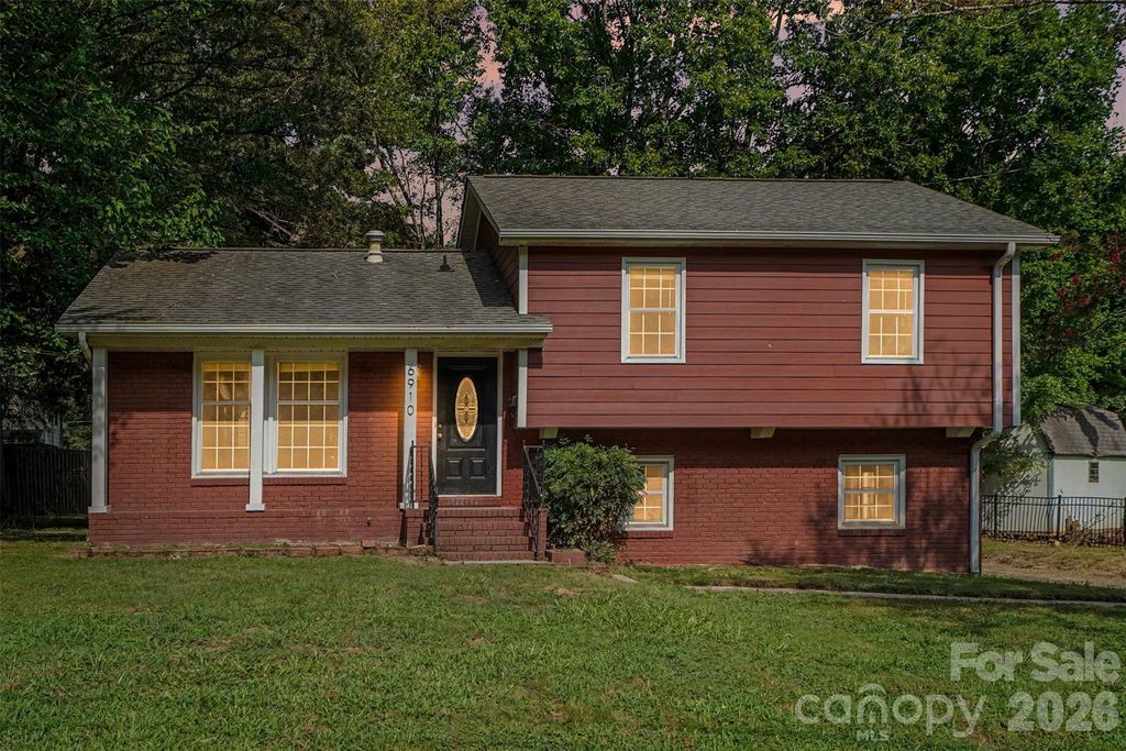6910 Wrentree Drive, Charlotte, NC 28210