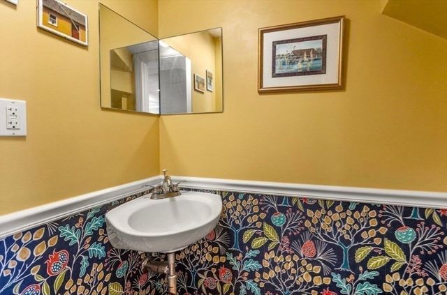 43 Jericho Road 43, Weston, MA 02493