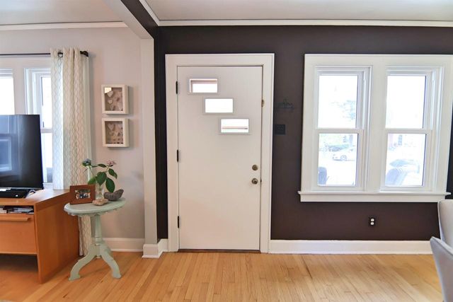 5155 N Elkhart Avenue, Whitefish Bay, WI 53217