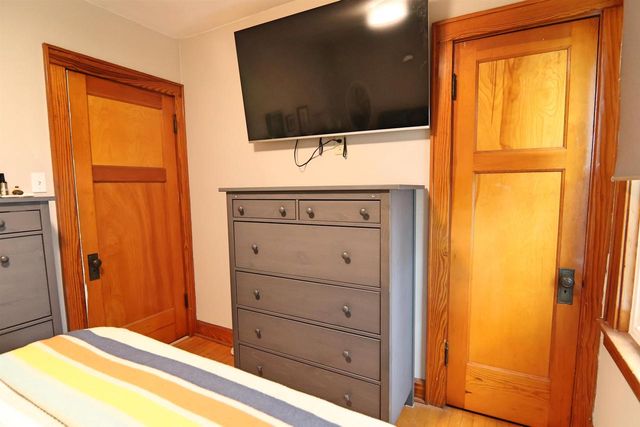 5155 N Elkhart Avenue, Whitefish Bay, WI 53217