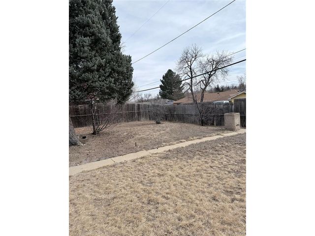 1050 Russell Blvd, Thornton, CO 80229