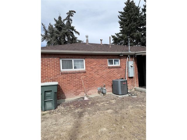 1050 Russell Blvd, Thornton, CO 80229