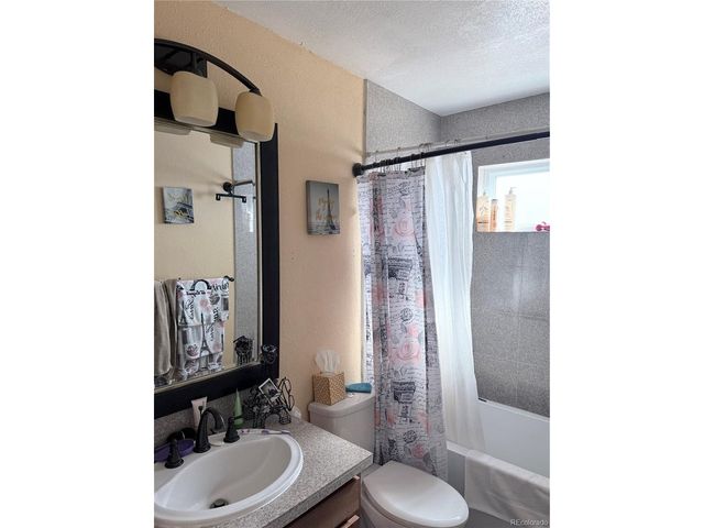 1050 Russell Blvd, Thornton, CO 80229