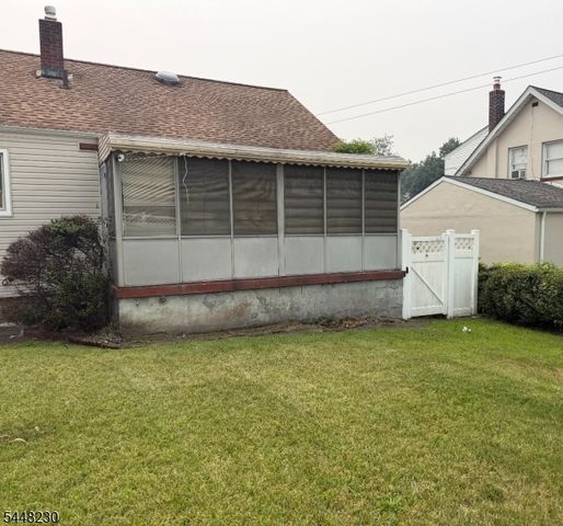 12 Pleasant Ave, Garfield City, NJ 07026